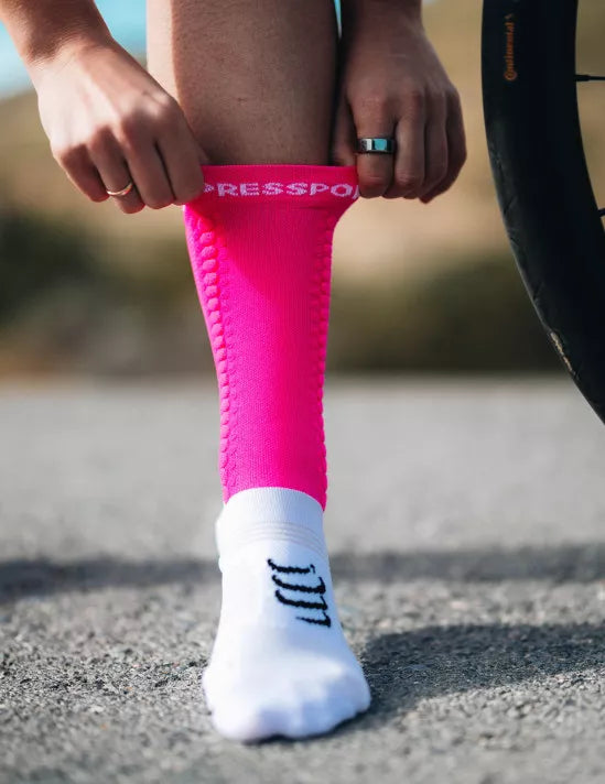 Compressport | Pro Racing Socks V4 | Bike | Pink / White Compressport