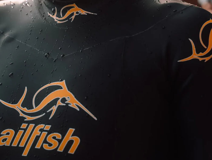 De geavanceerde coating houdt wrijvingsweerstand in het water tot een minimum, wat zorgt voor een soepelere en snellere voortstuwing.