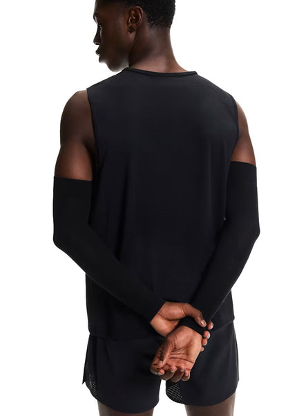 ON | Performance Arm Sleeves | Black / Black