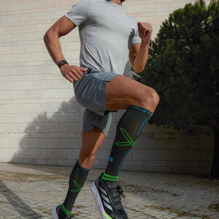 STOX | Running Compression Socks | Men | Charcoal / Bright Blue