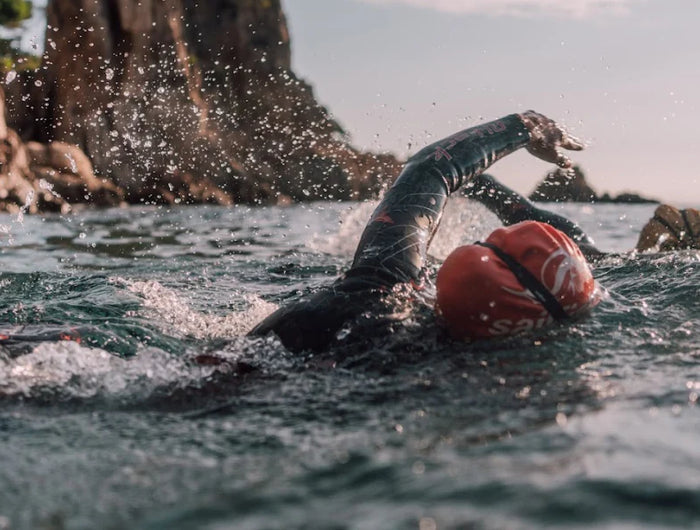 Het seamless underarm panel voorkomt beperking en zorgt voor een volledig vrije arm- en schouderbeweging.