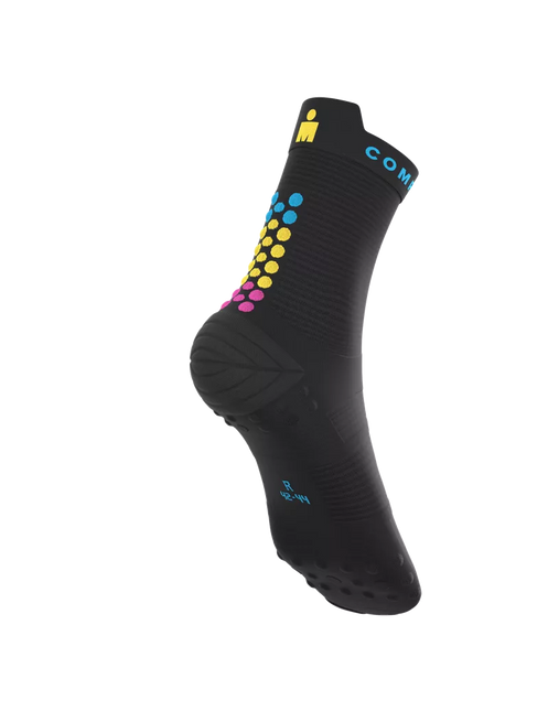 Compressport | Pro Racing Socks V4 | Run High | IRONMAN 2026 | Schwarz