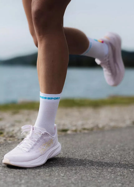 Compressport | Pro Racing Socks V4 | Run High | IRONMAN 2026 | White