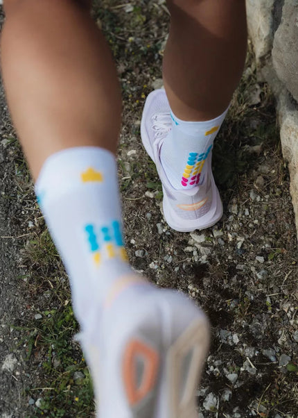 Compressport | Pro Racing Socks V4 | Run High | IRONMAN 2026 | White