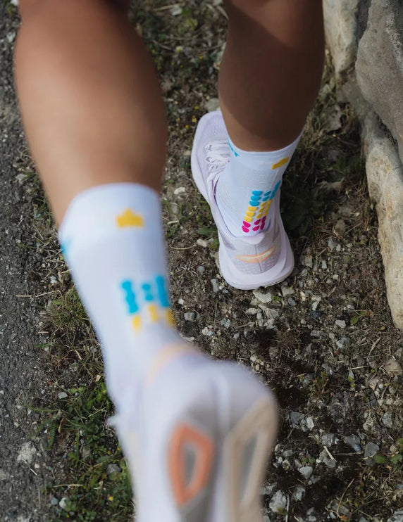 Compressport | Pro Racing Socks V4 | Run High | IRONMAN 2026 | White