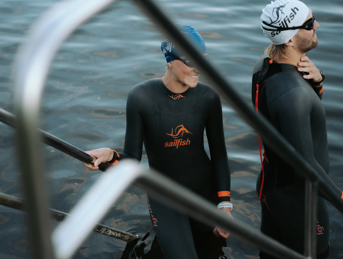 De zachte nylon binnenvoering voelt prettig aan op de huid, vermindert wrijving en zorgt voor een comfortabele pasvorm – ook tijdens langere openwatersessies.