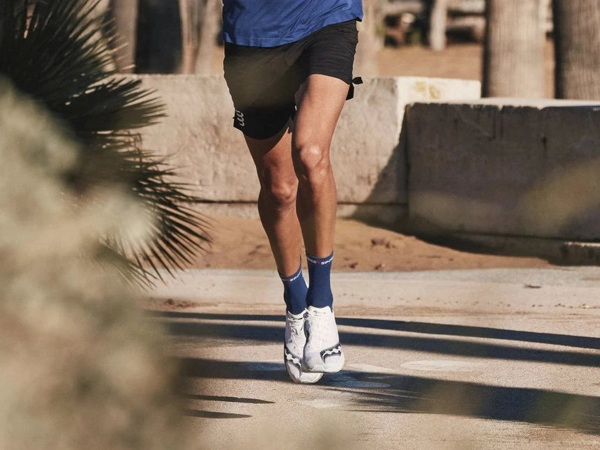 Compressport | Pro Racing Socken V4 | RunHigh | Sodalith / Fluoblau