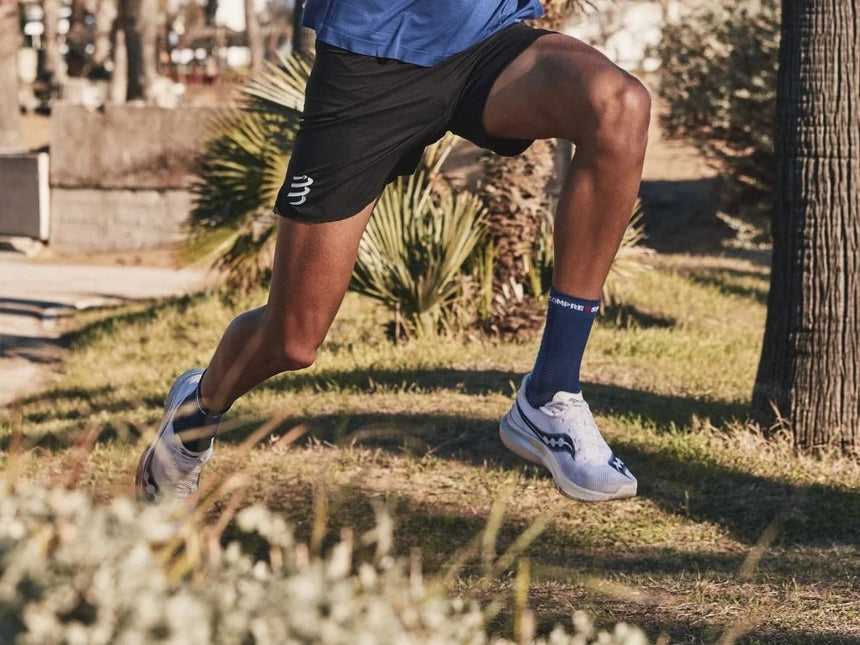 Compressport | Pro Racing Socken V4 | RunHigh | Sodalith / Fluoblau