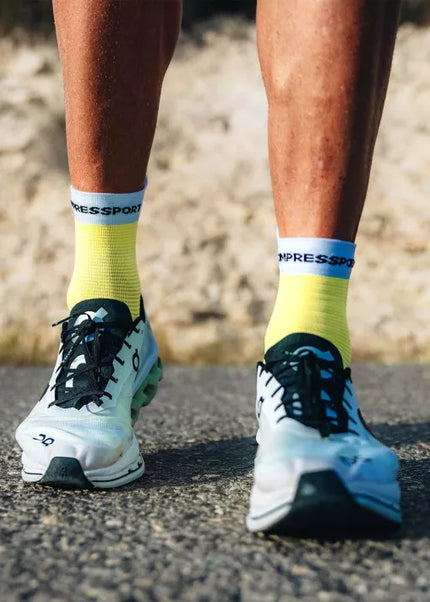 Compressport | Pro Racing Socks V4 | Run High | Safe Yellow / White Compressport