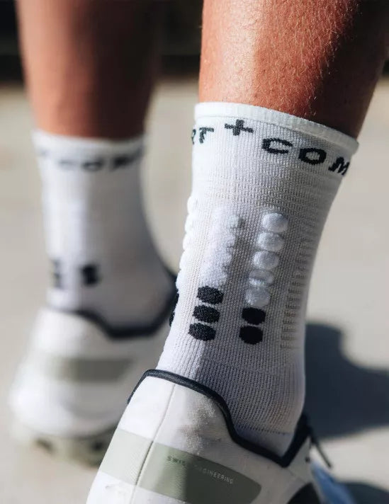 Compressport | Pro Marathon Socks V2 | White / Black Compressport